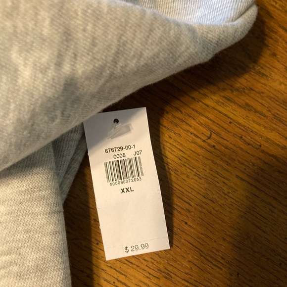 Old Navy Women’s Sweatshirt - Picture 4 of 7